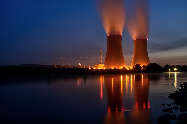 2023 droht Deutschland  Strommangel. Durch Abschaltung der letzten Atomkraftwerke ist Deutschland vom Stromimport abhängig.