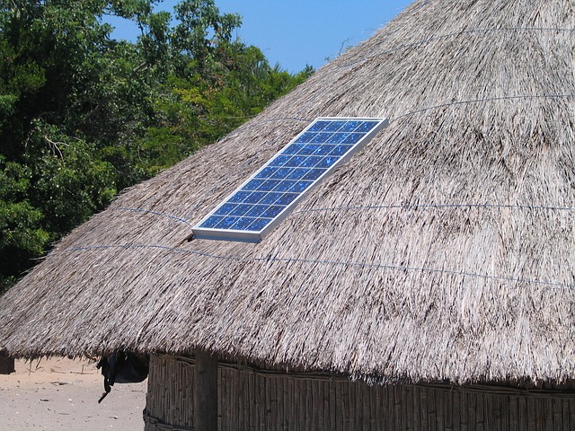 Strom in der Krise: Insel-Solaranlage. Mit einer Kleinsolaranlagen mit Batteriespeicher kann man sich bei einem Blackout autark versorgen.