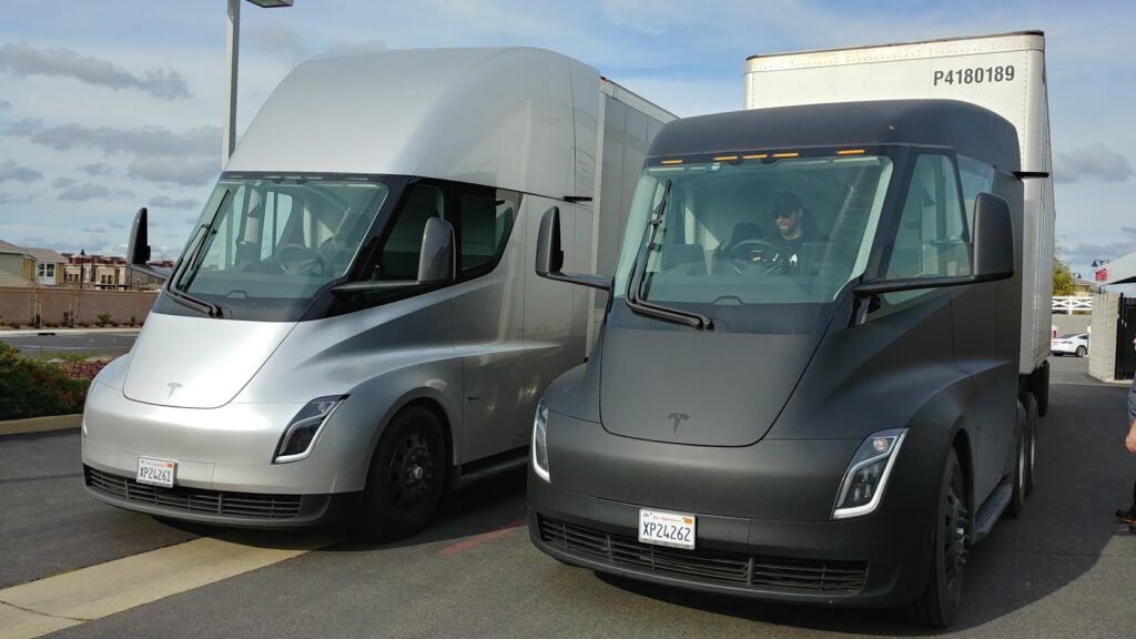 Tesla Semi: Erste Bestellungen für den vollelektrischen LKW
