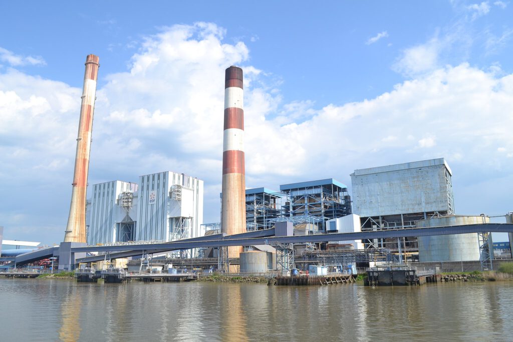 Frankreich holt Kohlekraftwerke zurück ans Netz. Betriebslaufzeit der Steinkohlekraftwerke wird aus Angst vor Stromausfall verlängert