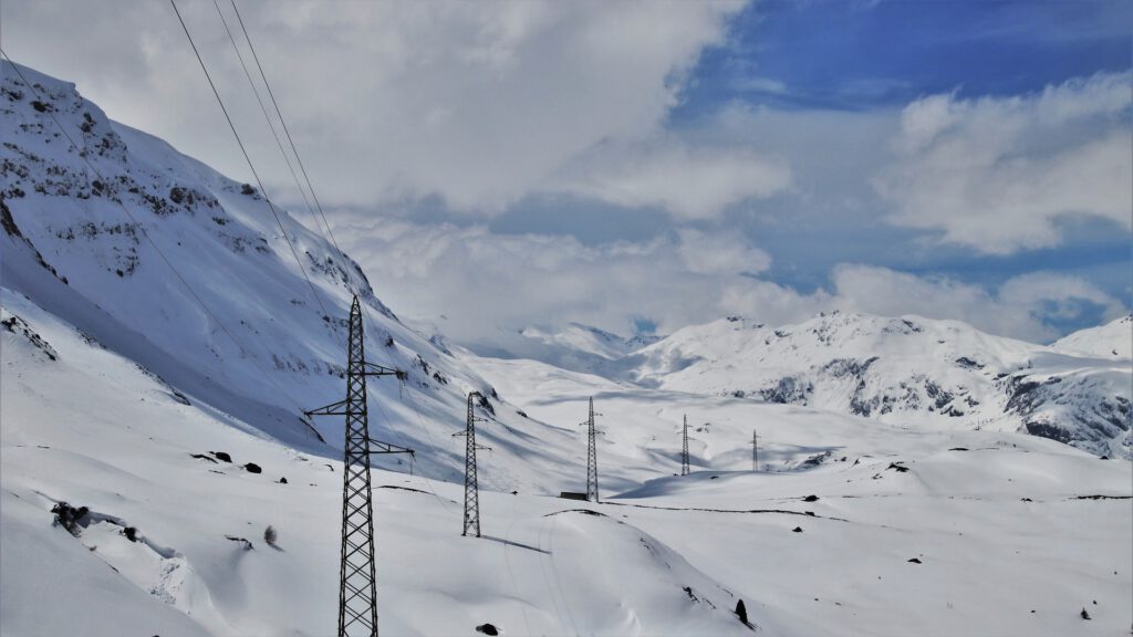 Schweiz: So "sauber" ist der Importstrom wirklich. Sauberer Strom durch Zertifikate, aber es gibt kein Kabel von Island zum Festland