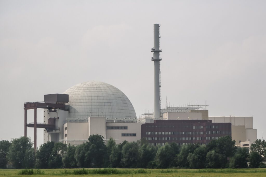 Atomkraft von der EU als nachhaltig klassifiziert. Grünen senden ein klares "Nein" nach Brüssel, das kann für die Partei gefährlich werden