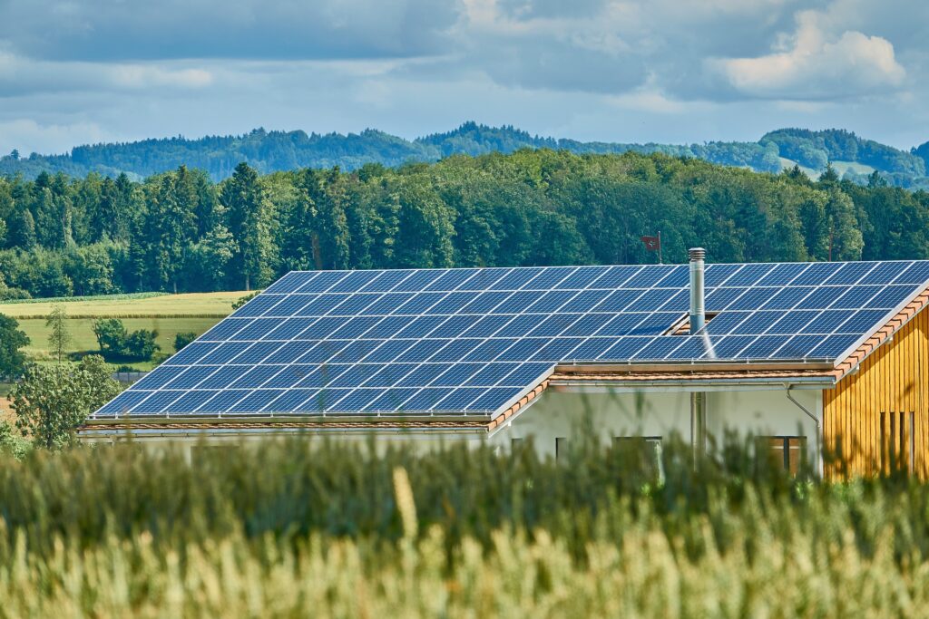 Versorgungssicherheit durch Photovoltaik: Auch 2022 nicht gegeben! Nur 41 Prozent der Anlagen speisen den Strom komplett ins Netz ein.