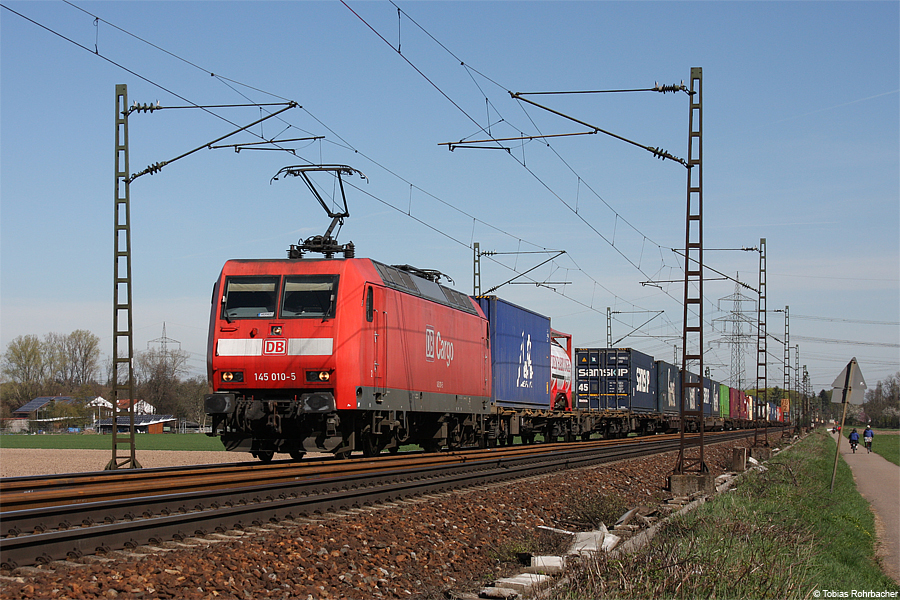 Nicht genug Strom bei der Deutschen Bahn - Güterzüge müssen stehen bleiben. Ursache noch nicht endgültig geklärt.