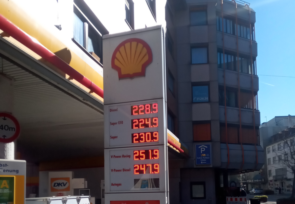 Kraftstoffpreise - Anstieg höher als in der Ölkrise. Gaspreis auf Allzeithoch. Zweistellige Teuerungsrate bei Lebensmitteln. 