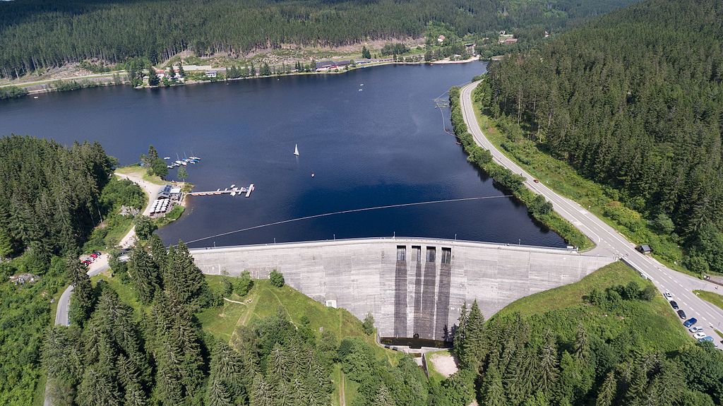 Network operators rehearse black start after blackout. Grid construction is technically demanding. Pumped storage power plants confirm system relevance.