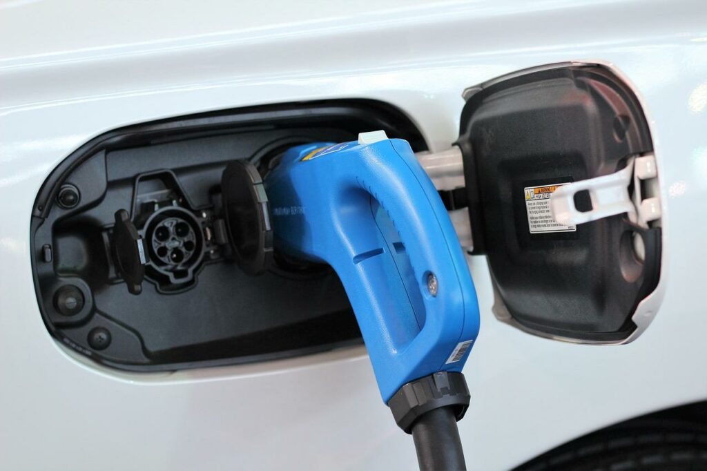 Fahren Elektroautos tatsächlich mit Null-Emission? Zusatzbedarf für Elektroautos muss durch fossile Kraftwerke gedeckt werden.