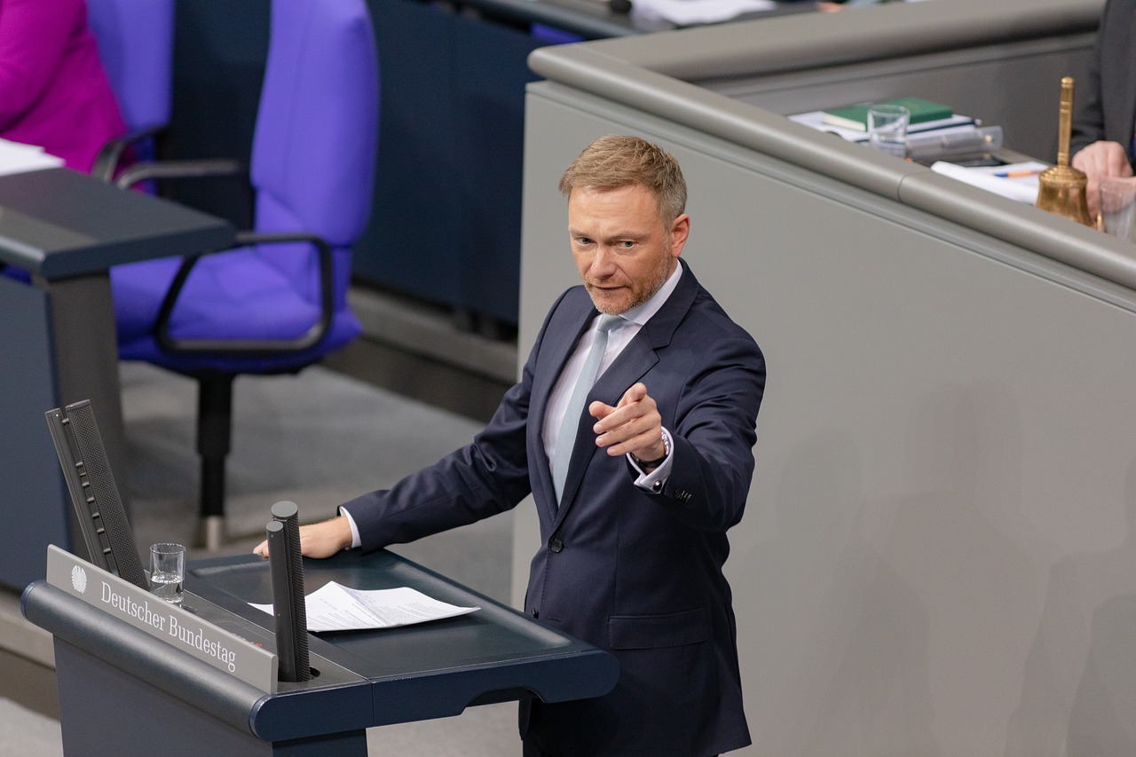 Lindner will Prämie für Elektroautos streichen