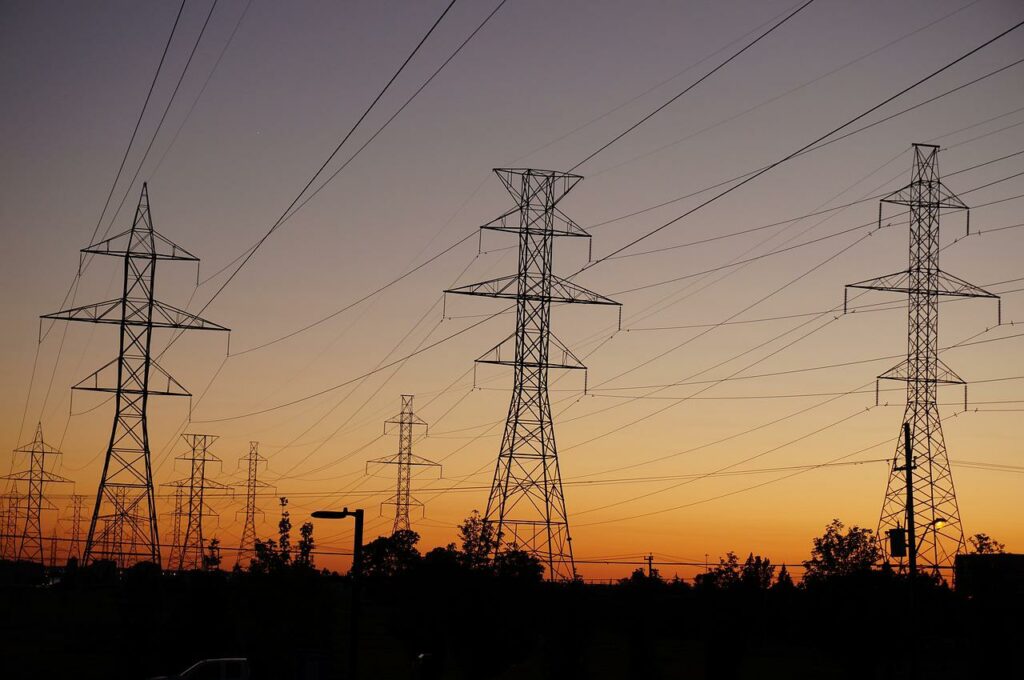 La red eléctrica está al límite: las energías renovables deben reducirse aún más