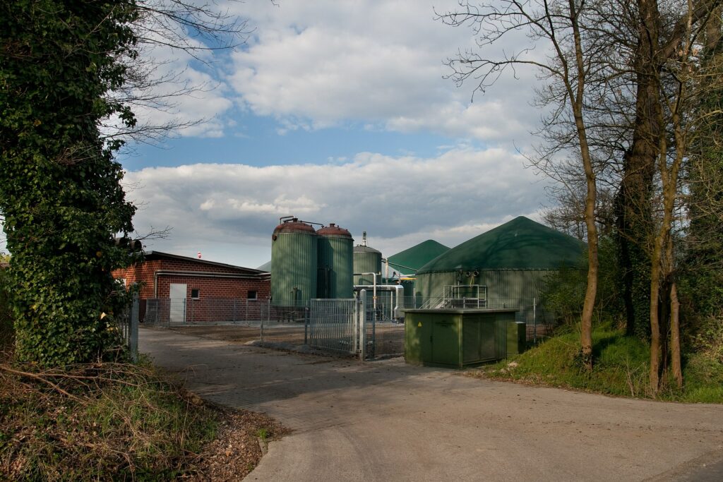 Biogas aus großen Anlagen, die mit Lebensmittelabfällen betrieben werden, könnten einen Beitrag zur Energiesicherheit leisten.