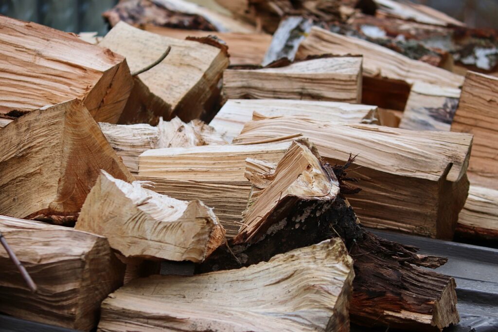 Hohe Brennholzpreise locken immer mehr Betrüger an. Vermeintlich günstige Ware wird  in Fake-Shops angeboten