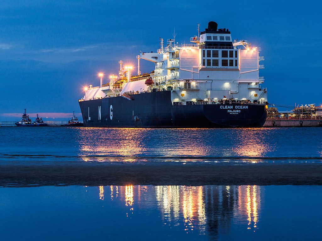 Schwimmendes LNG-Terminal „Höegh Esperanza“ für Wilhelmshaven hat in Australien keine Zulassung bekommen. Schiff leitet Chlor ins Meerwasser