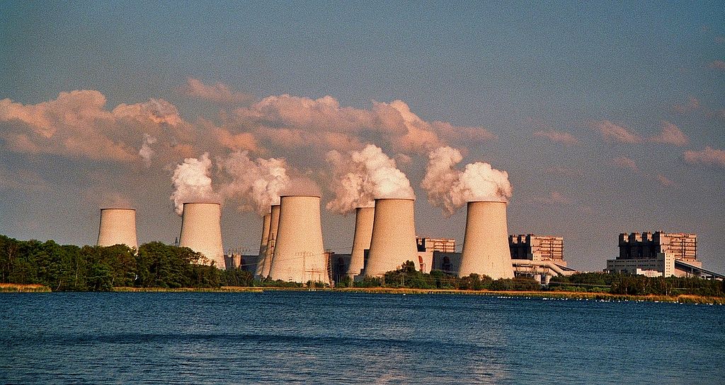 Kohleversorgung für Kohlekraftwerke kritisch. In Deutschland müssen Kohlekraftwerke mehr Strom erzeugen als kalkuliert