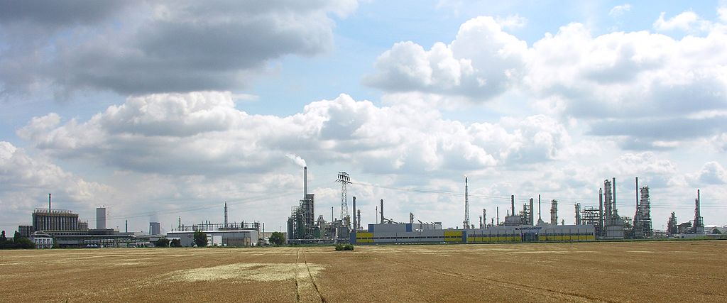 Total-Energies Raffinerie in Leuna kämpft mit Öllieferungen. Deutschland plant Öllieferungen aus Kasachstan über die "Druschba"-Pipeline
