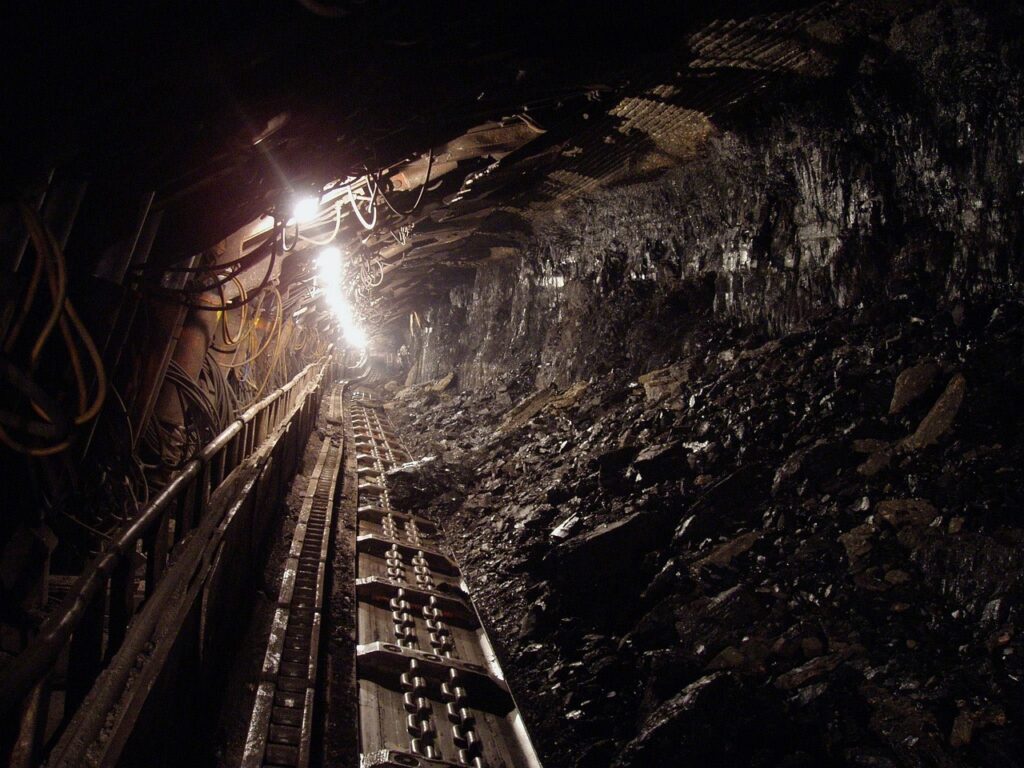 Großbritannien genehmigt neues Kohlebergwerk. Kohle für die Stahlerzeugung müsste ansonsten aus dem Ausland importiert werden