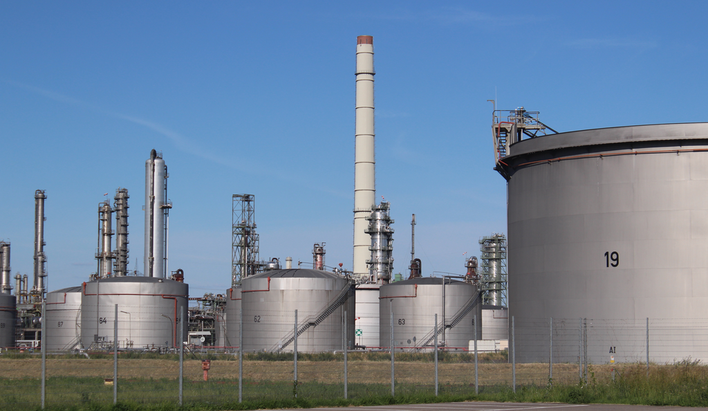 Deutschlands größte Raffinerie MiRo setzt zeitweise Auslieferung aus