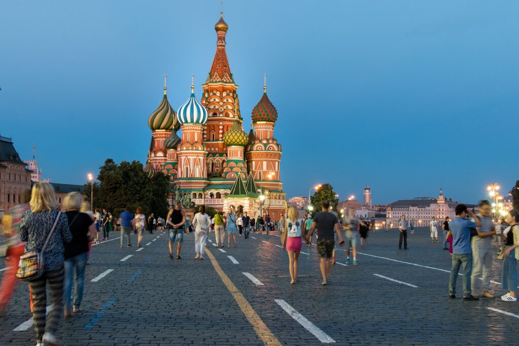 Trotz Sanktionen: Russische Wirtschaft erholt sich deutlich schneller als von westlichen Ökonomen angenommen