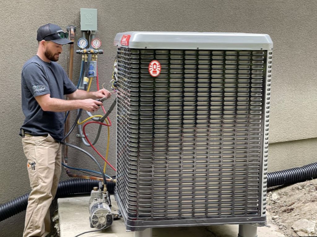 Wärmepumpen droht Verbot wegen giftigem PFAS-Kältemittel. Wärmepumpen mit alternativem Kältemittel deutlich teurer