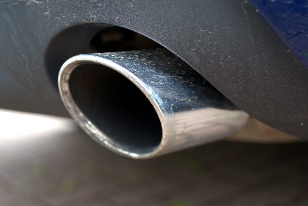 Verbot für Neuwagen mit Benzin- und Dieselmotoren. E-Fuels für Verbrenner doch zugelassen? EU-Verordnung trotz Widerstand verabschiedet