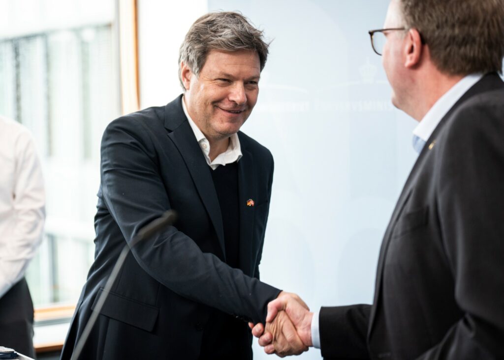 Bundeswirtschaftsminister Robert Habeck vereinbart den Bau einer deutsch-dänischen Wasserstoffpipeline. Dänemark als strategischer Partner