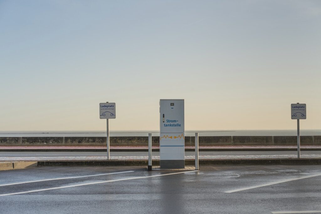 EU plant flächendeckende Ladesäulen und Wasserstofftankstellen entlang der Hauptverkehrsstraßen, um die Akzeptanz zu steigern
