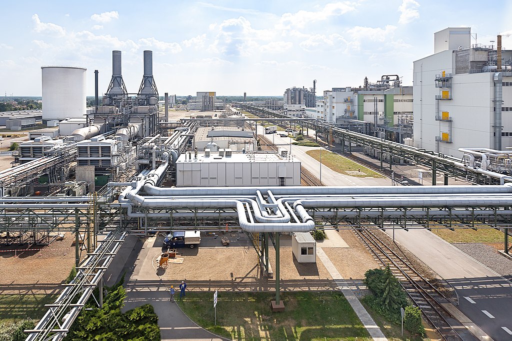 BASF schließt Wasserbasislack-Fabrik in Schwarzheide - 90 Mitarbeiter betroffen. Verlagerung der Produktion bis 2027