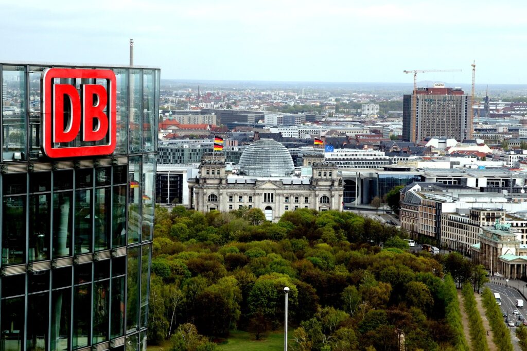 Die Monopolkommission empfiehlt eine Umstrukturierung der Deutschen Bahn für mehr Wettbewerb und Qualität