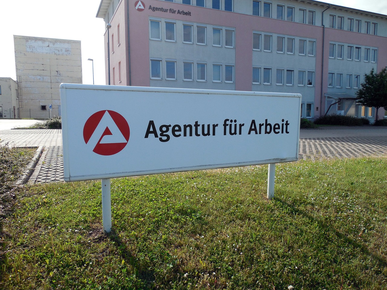 Deindustrialisierung schlägt auf Stabilität am Arbeitsmarkt durch