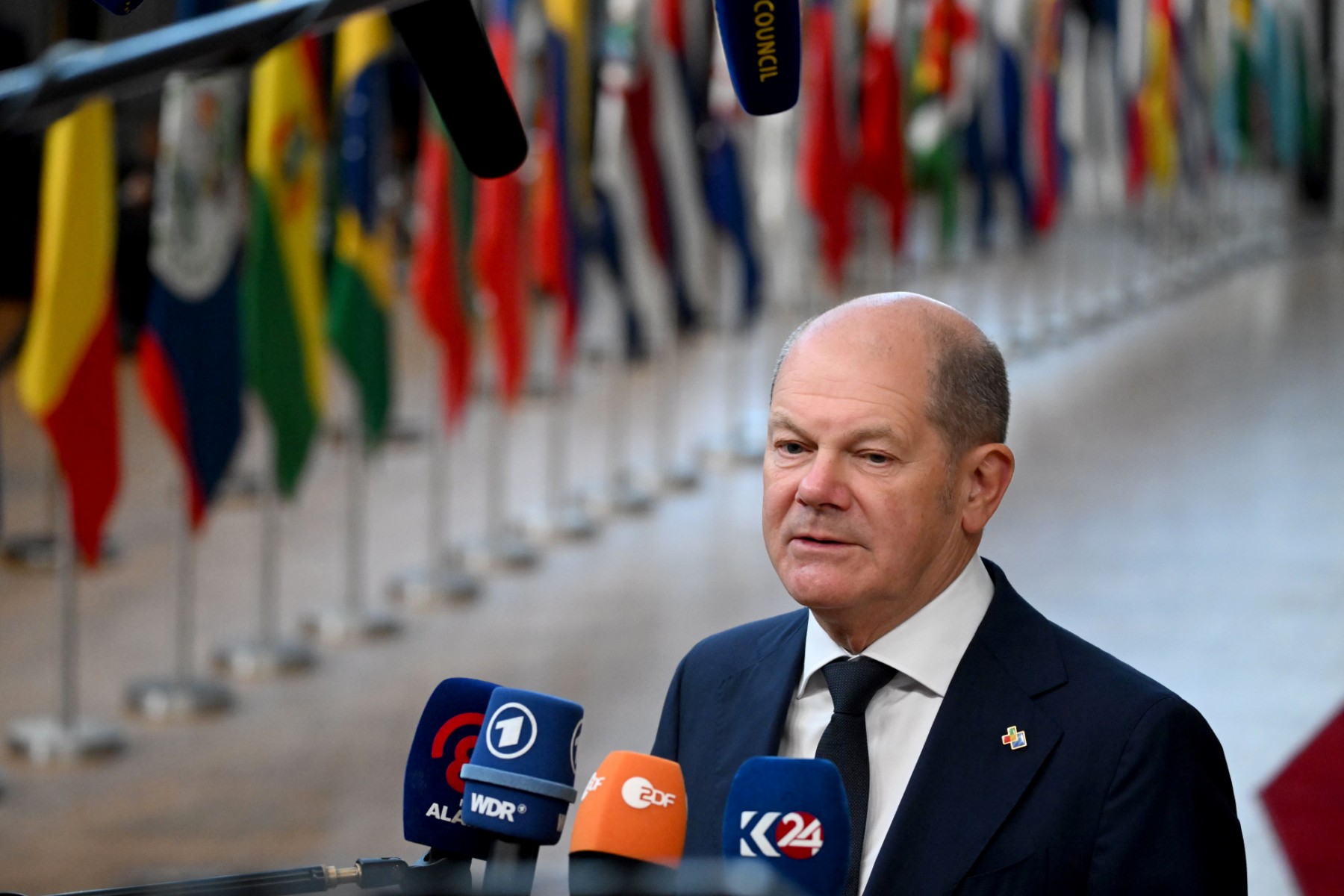 Olaf Scholz findet Abwanderung deutscher Industrie ins Ausland positiv – Ökonomen entsetzt