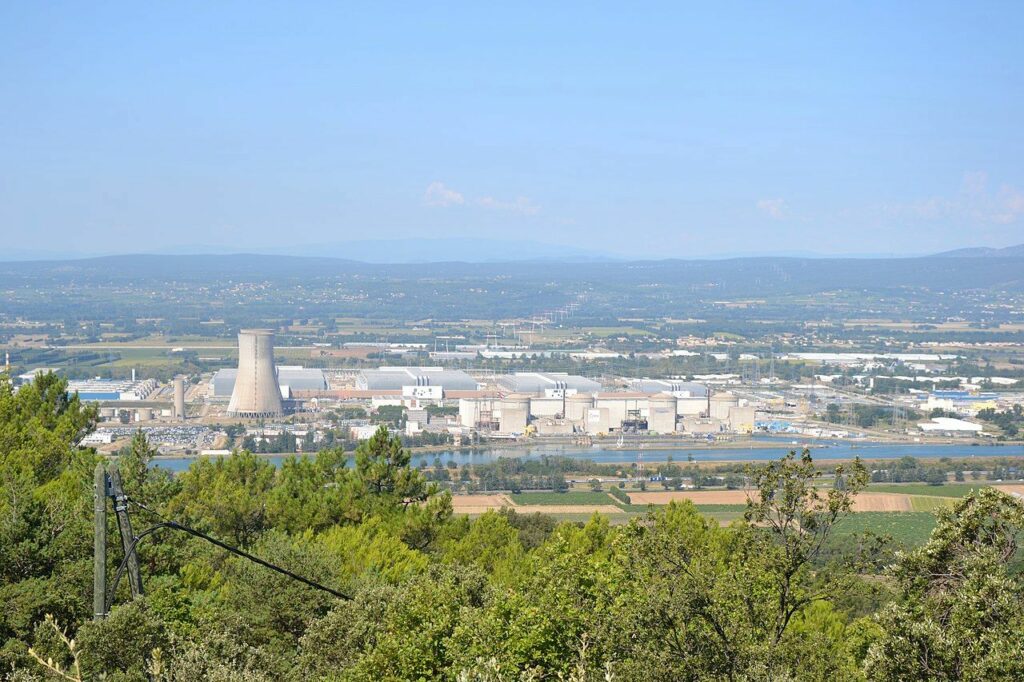 Frankreichs erstes Atomkraftwerk erhält grünes Licht für 50 Jahre Betrieb. Atomkraftwerk Tricastin 1 darf länger als 40 Jahre laufen 