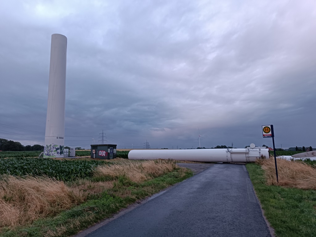 Umgeknickte Windkraftanlagen in den Landkreisen Rostock und Borken werfen Sicherheitsfragen auf 