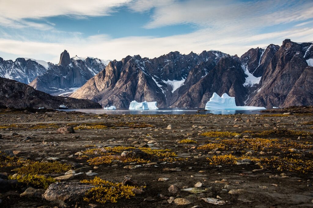 Grönland entdeckt riesige Vorkommen Seltener Erden. Insgesamt 19 Millionen Tonnen Seltene-Erden-Oxid bereits ab 2024 abbaubar