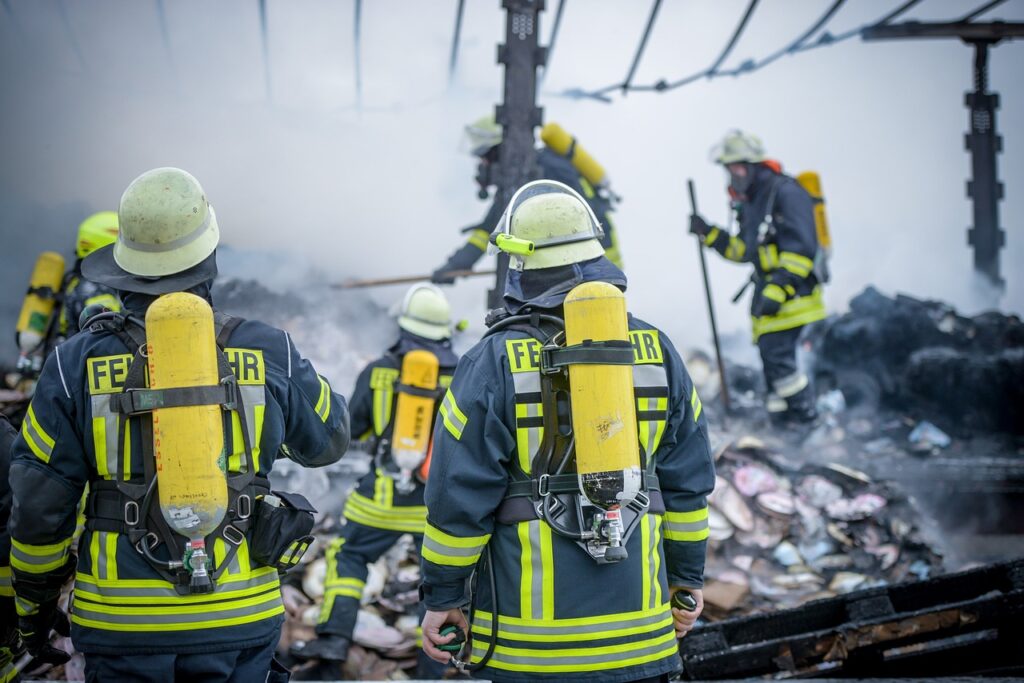 Täglich 30 Brände in Recyclingbetrieben durch falsch entsorgte Lithium-Ionen-Akkus. Unscheinbare Alltagsgegenstände als Brandherde 