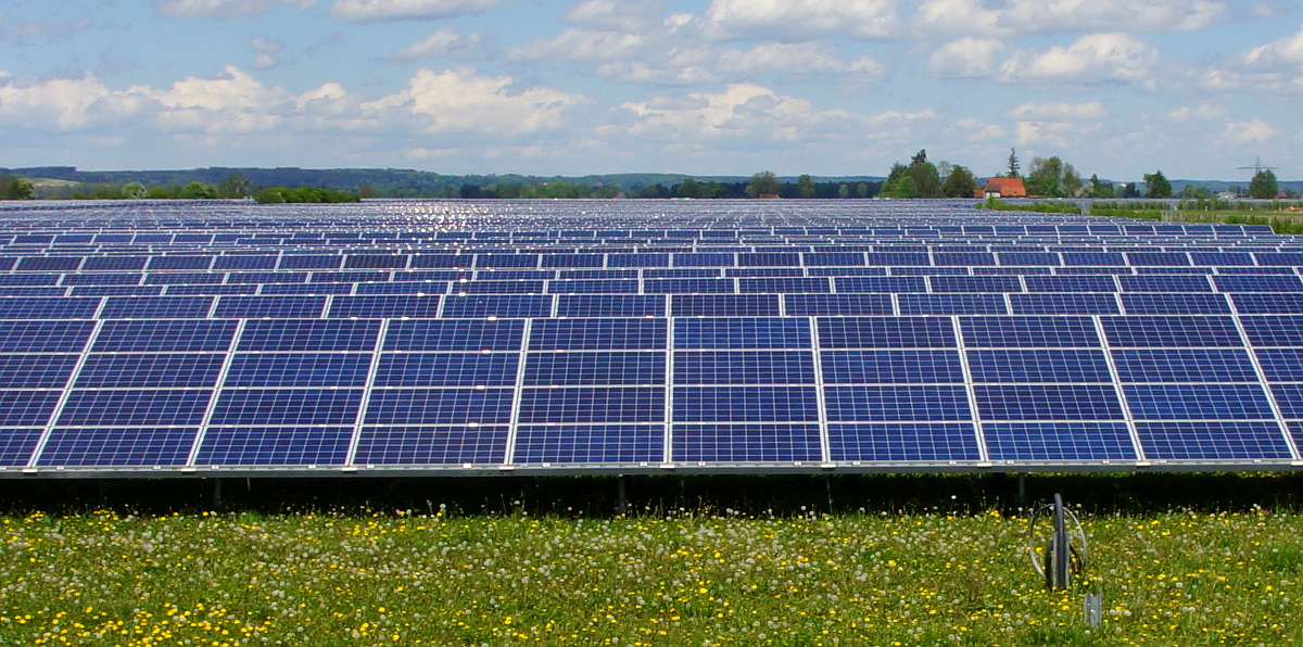 Überlastung durch zu viel Sonne: Bayernwerk deaktiviert Photovoltaik-Anlagen