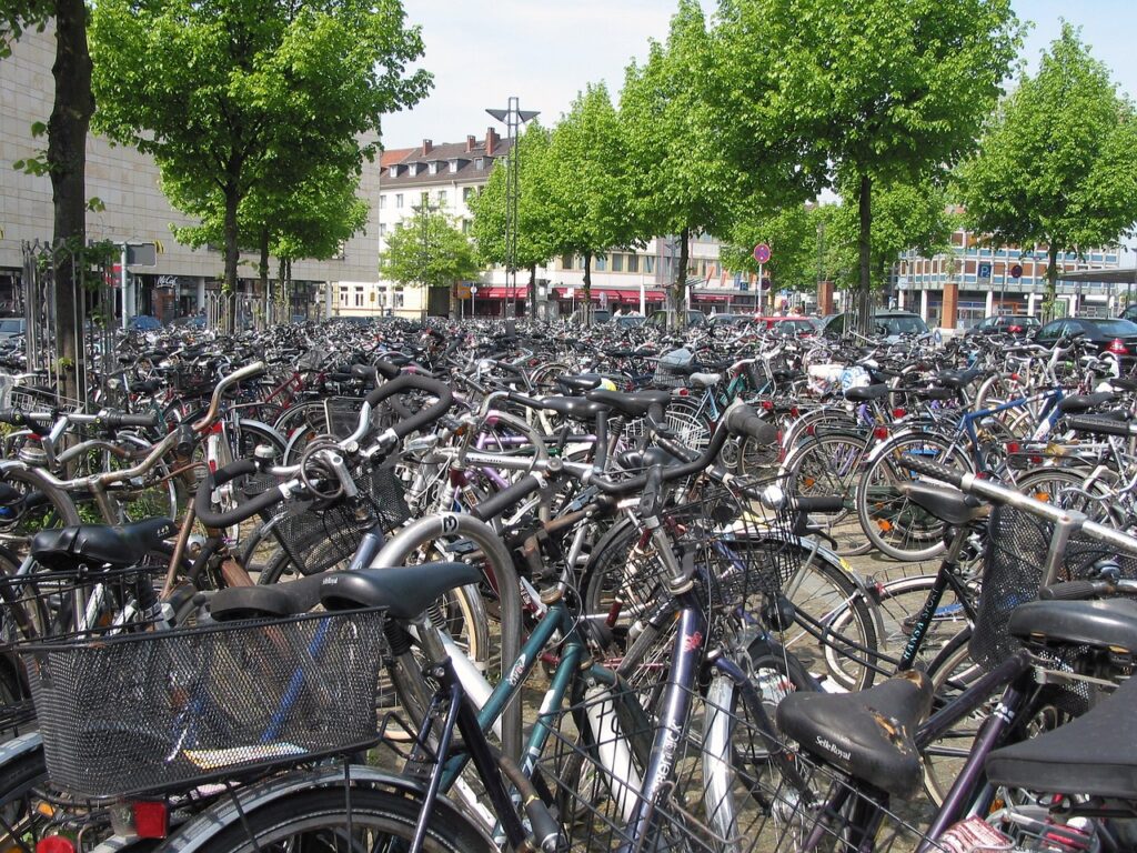 Laut  Bundesministeriums für Digitales und Verkehr sind 45 % als Rad-Pendler auf ihrem Weg zur Arbeit. Fahrrad-Boom oder Statistik-Trick? 