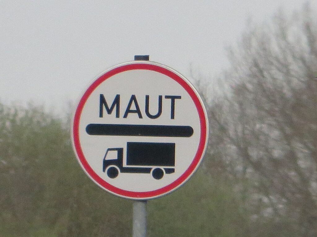 Die massive Erhöhung der LKW-Maut trifft  Einzelhändler und Transportunternehmen gleichermaßen. Verbrauchern drohen bald höhere Preise