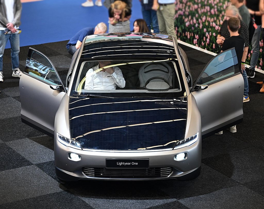 Der niederländische Autohersteller Lightyear ändert vorübergehend seinen Fokus von der Produktion solarbetriebener Autos zu Solarzellen