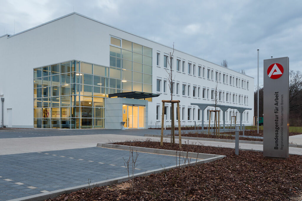 Rekord-Defizit bei der Bundesagentur für Arbeit: Kurzarbeit und Arbeitslosigkeit treiben Kosten in Milliardenhöhe