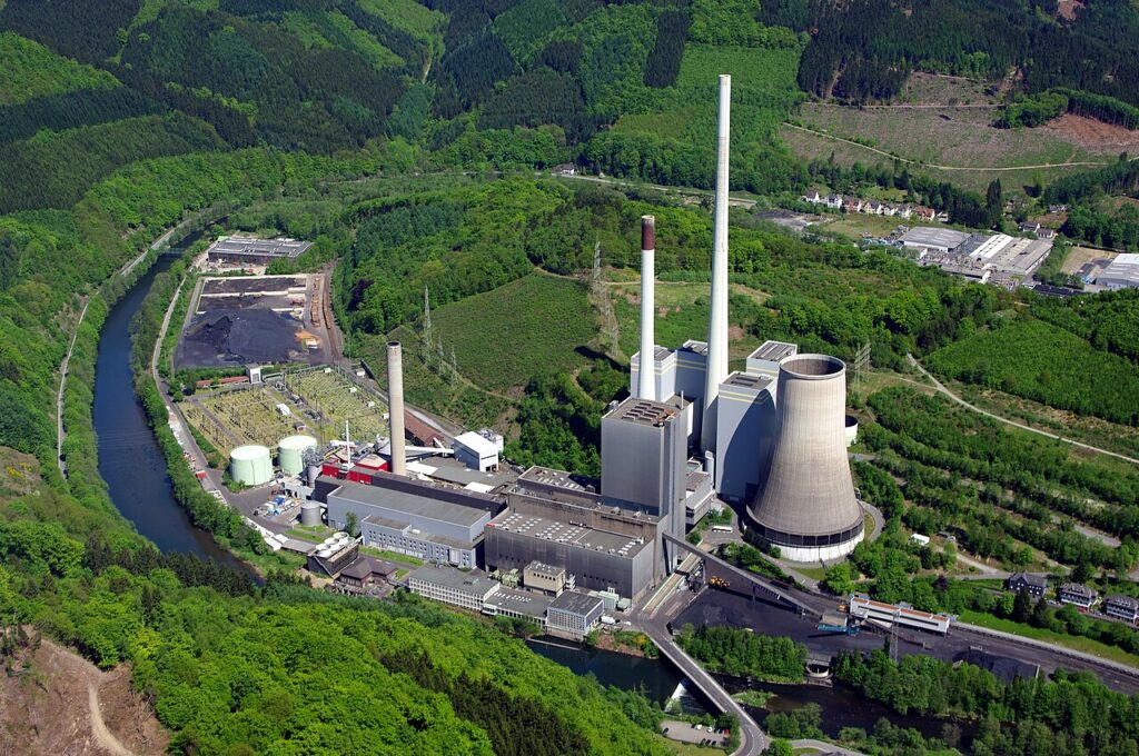 Klima-Dilemma: Trotz CO₂-Bedenken kehrt Deutschland mit der Reaktivierung abgeschalteter Kohlekraftwerke zur Kohle zurück