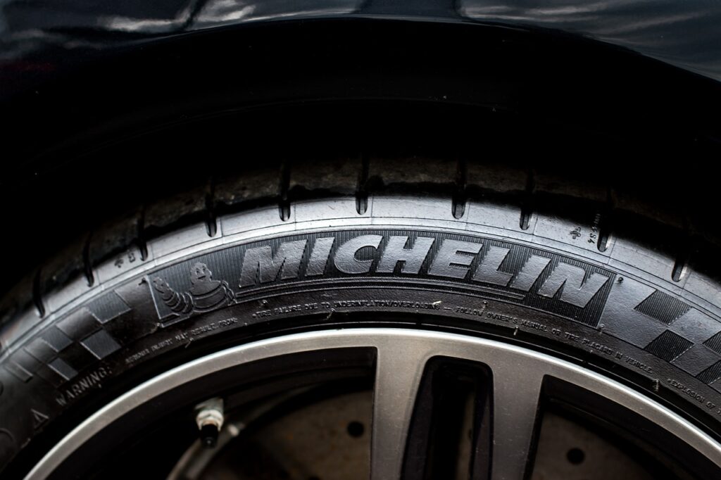Reifenhersteller Michelin und Goodyear schließen mehrere Werke in Deutschland aufgrund hoher Energiekosten.  2500 Jobs verloren