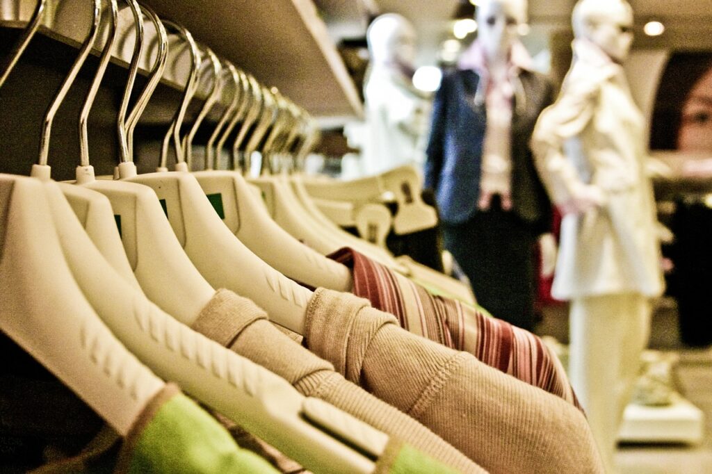 Modebranche in der Krise: Insolvenzen und Unsicherheit im Textil- und Schuhhandel. Pleitewelle trifft bekannte Modelabels 
