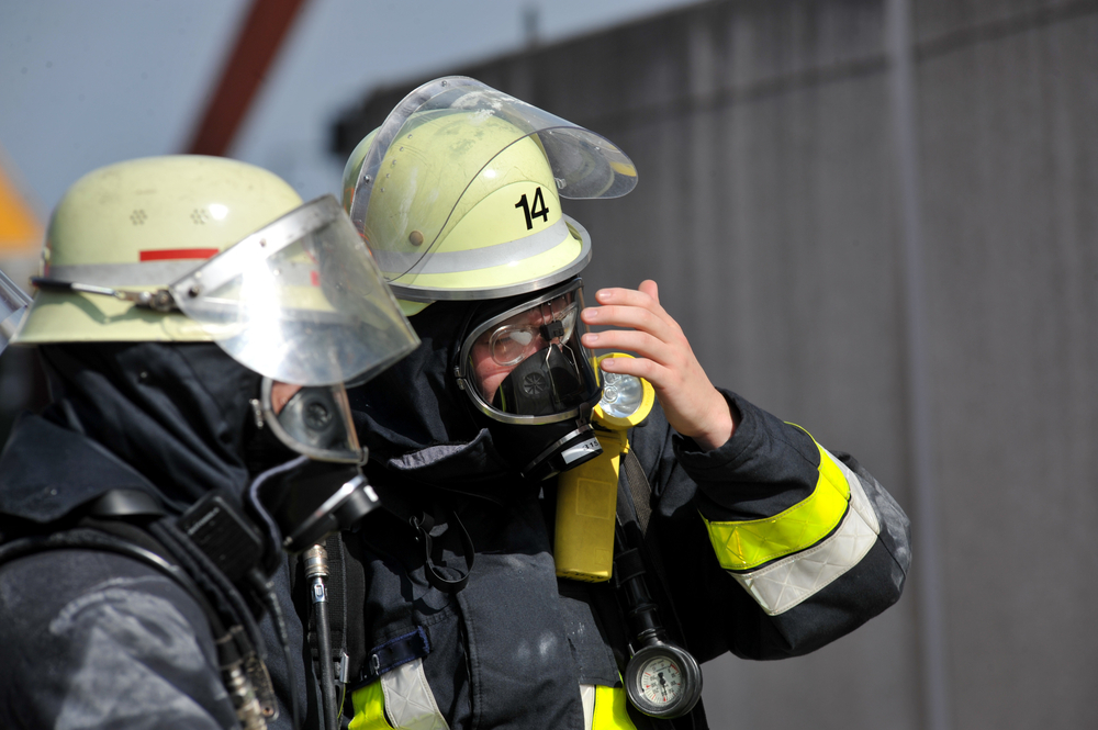 Großeinsatz in Herne: Feuerwehr kämpft gegen Ammoniak-Austritt aus Wärmepumpe – Dekontaminierungszelt aufgebaut