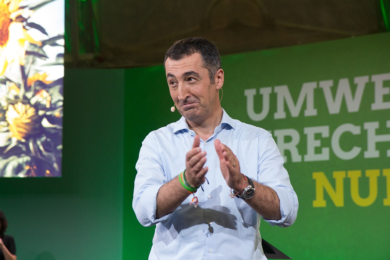 Özdemir unter Beschuss –  Hat er die Kürzung beim Agrardiesel selbst vorgeschlagen?