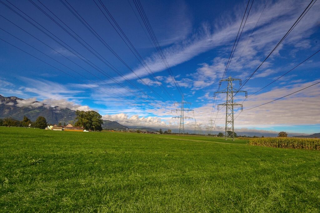 Experten warnen vor Stromknappheit  - Alarmierender Strommangel in Bayern Stromimporte und neue Trassen im Gespräch. 