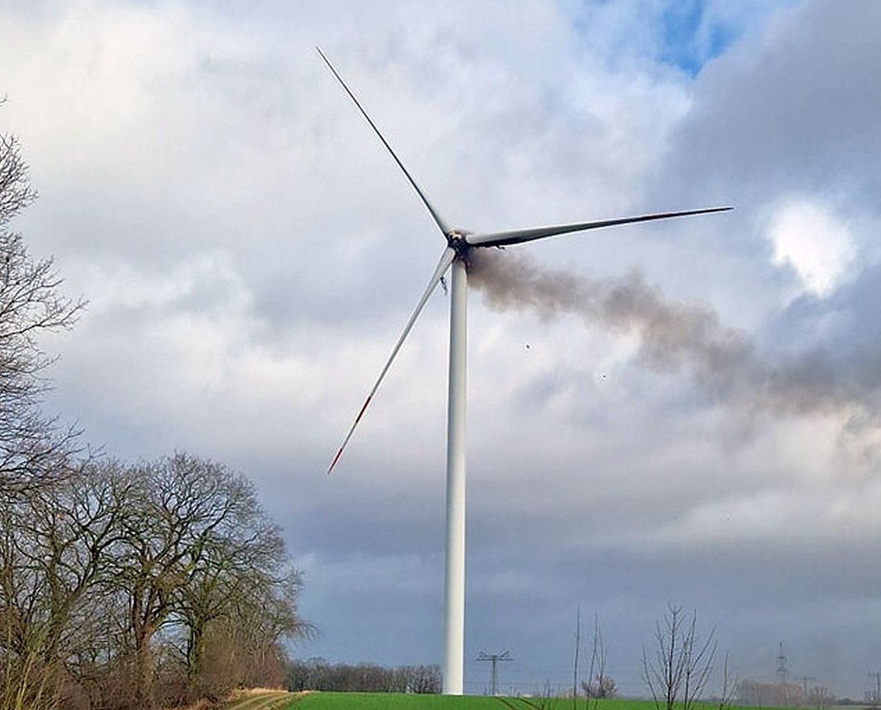 Großbrand in Mecklenburg-Vorpommern: Zwei Windkraftanlagen in Flammen