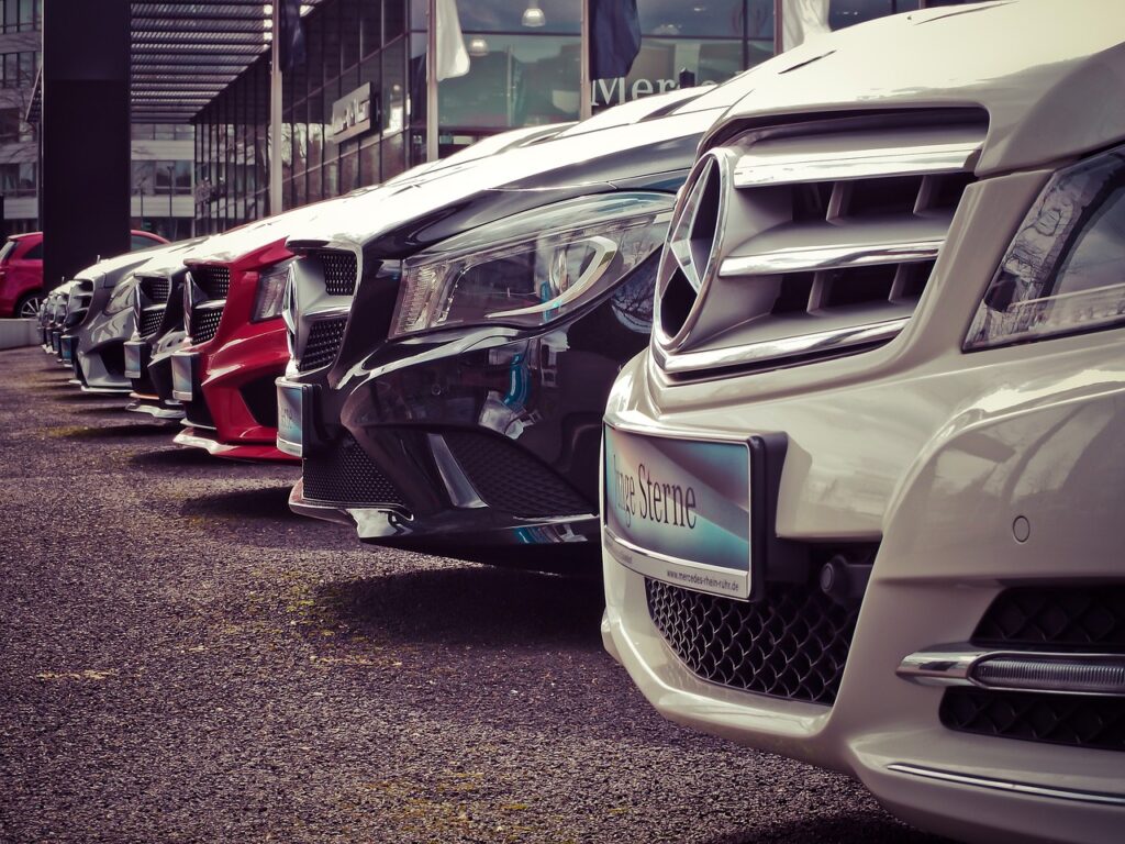 Mercedes-Benz verkauft alle Autohäuser in Deutschland – Keine Entlassungen, aber niedrigere Gehälter? -  8.000 Mitarbeiter betroffen