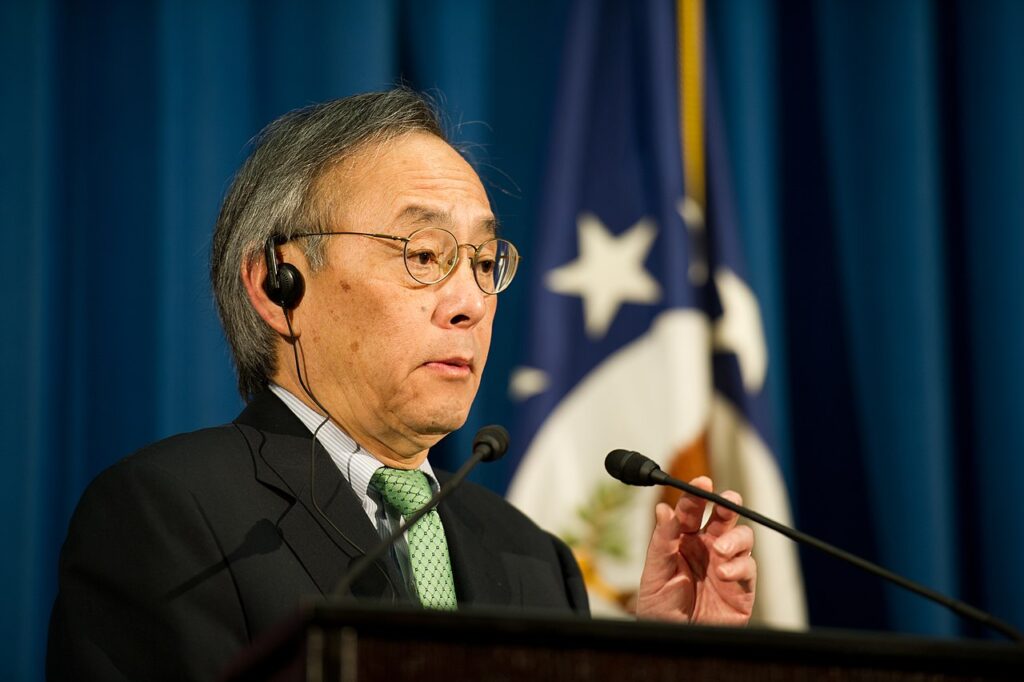 Nobelpreisträger Steven Chu warnt - Grüne irren bei Atomkraft. Ohne stabile Energie droht Deutschland der Industrie-Kollaps.