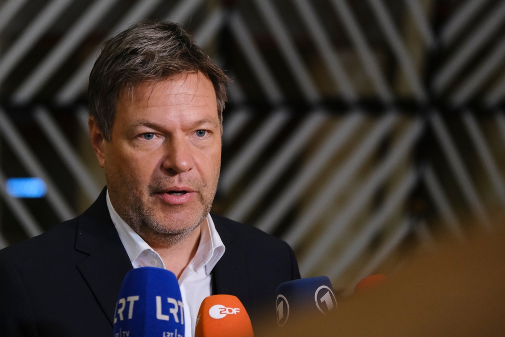 Deutschlands verborgene CO2-Bilanz: Zwischen Habecks Klima-Erfolgen und der harten Realität