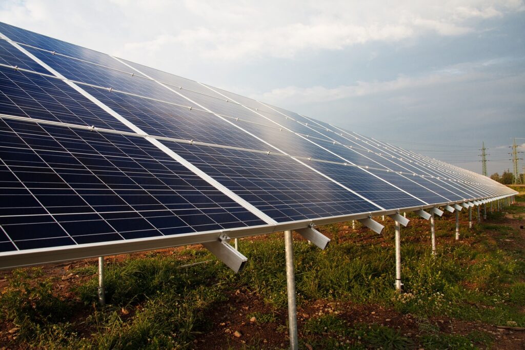 McKinsey- Studie: Strompreisanstieg durch Netzkosten - Debatte um Begrenzung des Solarenergieausbaus entbrannt