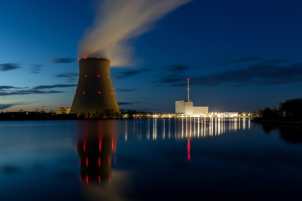 Finanzielle Mythen versus Realität - Lazard-Bericht enthüllt: Atomstrom schlägt erneuerbare Energien in der Kostenanalyse. 